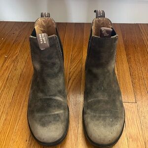 Blundstone Brown Ankle Boots with Suede Material and Elastic Panels